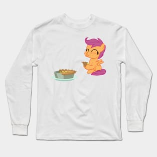 Scootaloo eating pie Long Sleeve T-Shirt